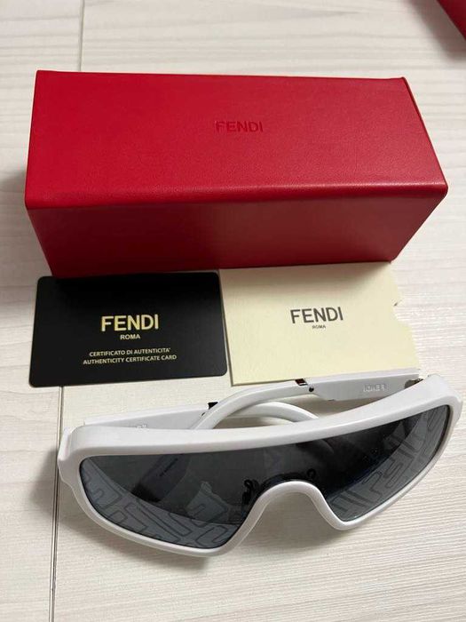 Ochelari de soare FENDI