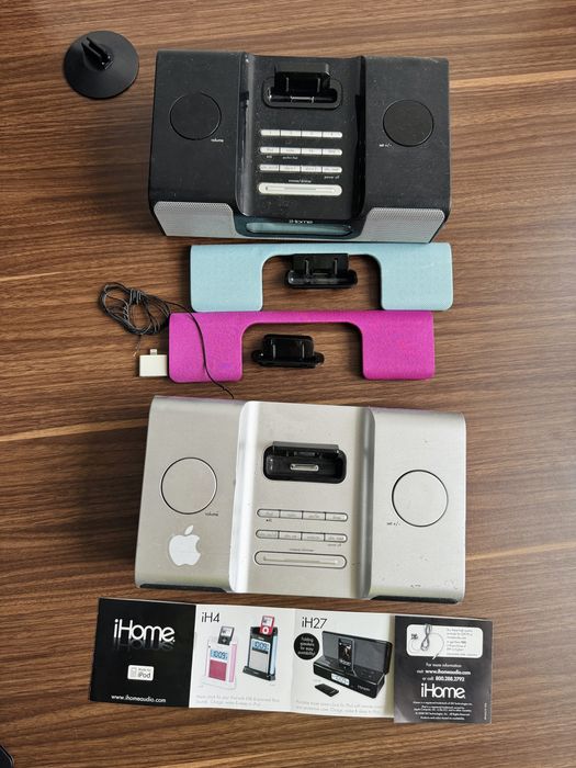 Док-станции iHome для iPhone/iPod с FM-радио и будильником.