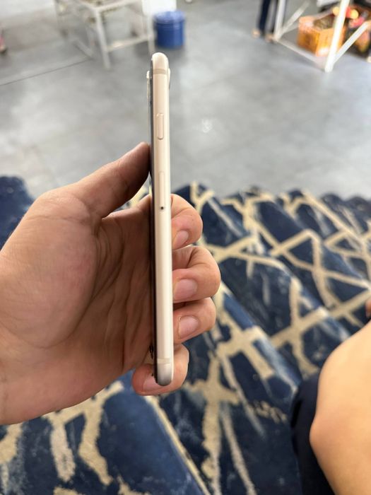 Iphone se 3 срочно сотилади