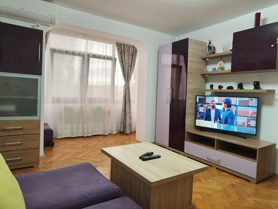 Închiriez apartament cu 3 camere - zona Tomis Nord