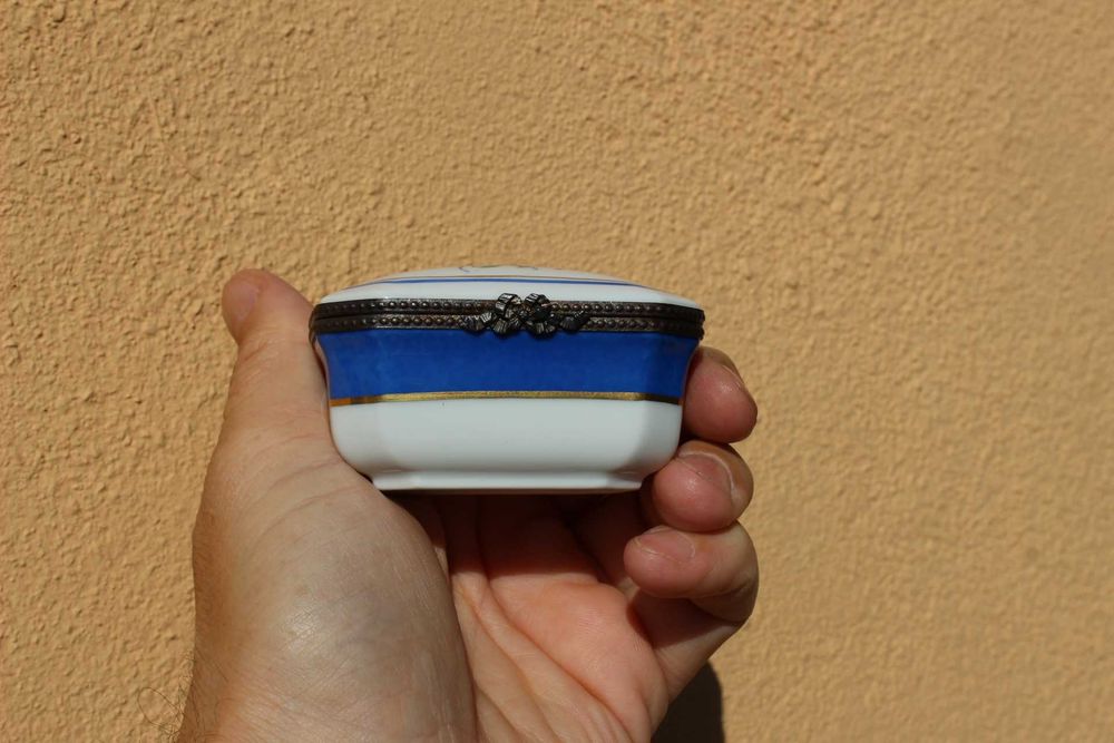 Cutie bijuterii, portelan colectie LIMOGES La Seynie Paint Main 1737