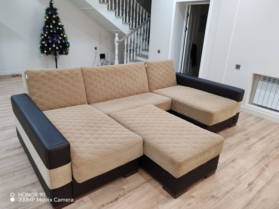 Угловой диван с пуфиком