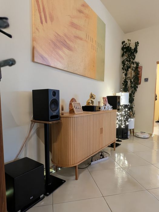 Продавам комплектна аудиофилска система в отлично състояние.