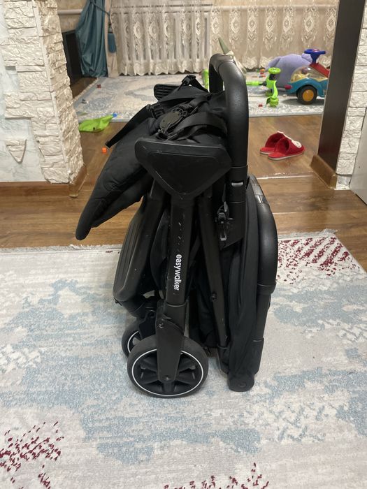 Коляска прогулочная