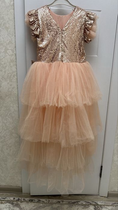 Платье нарядное на 10-12 лет