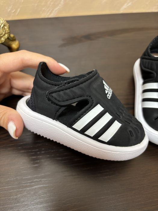 Бебешки сандалети адидас