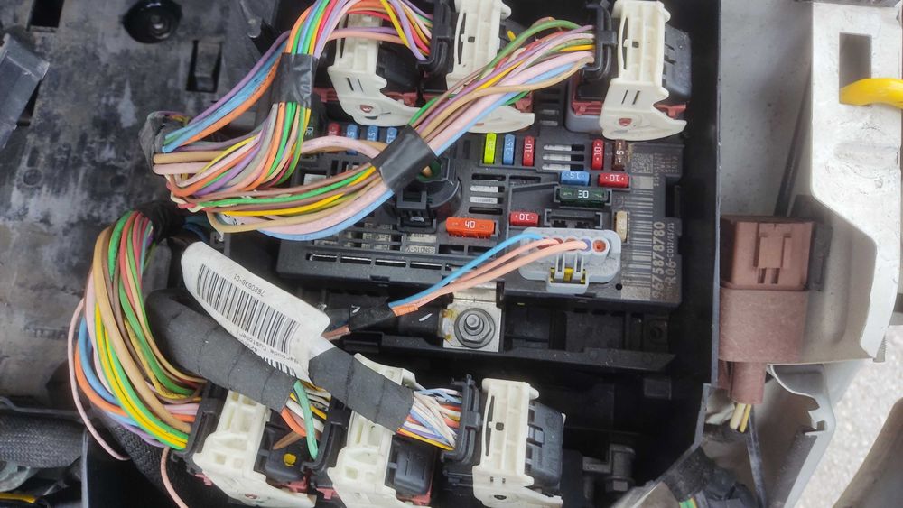 Peugeot / Citroen Fuse Box BSM Module R06