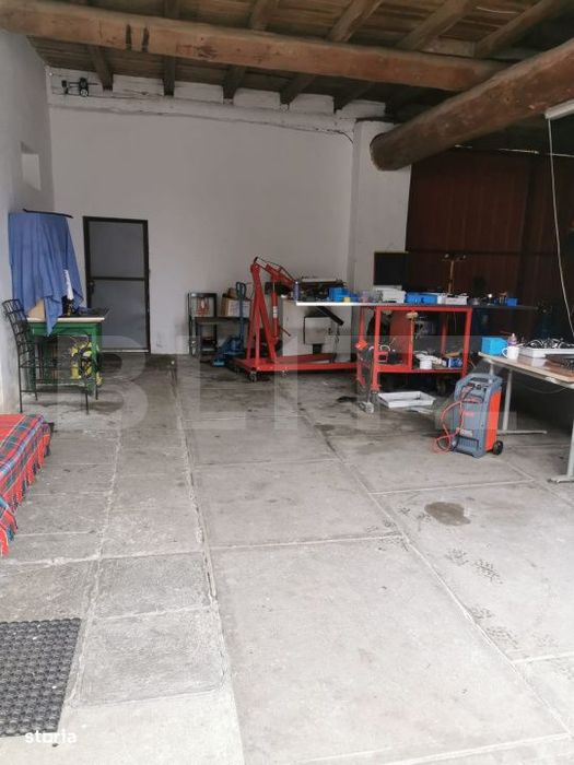 Casa de vanzare, 6 camere, 535 mp, zona Varias