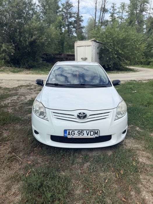 Toyota Auris benzina 2011