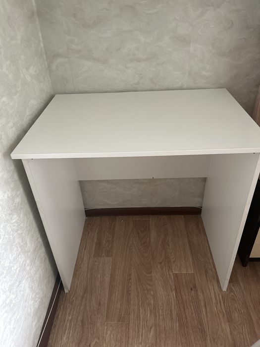 Продам стол для чтения