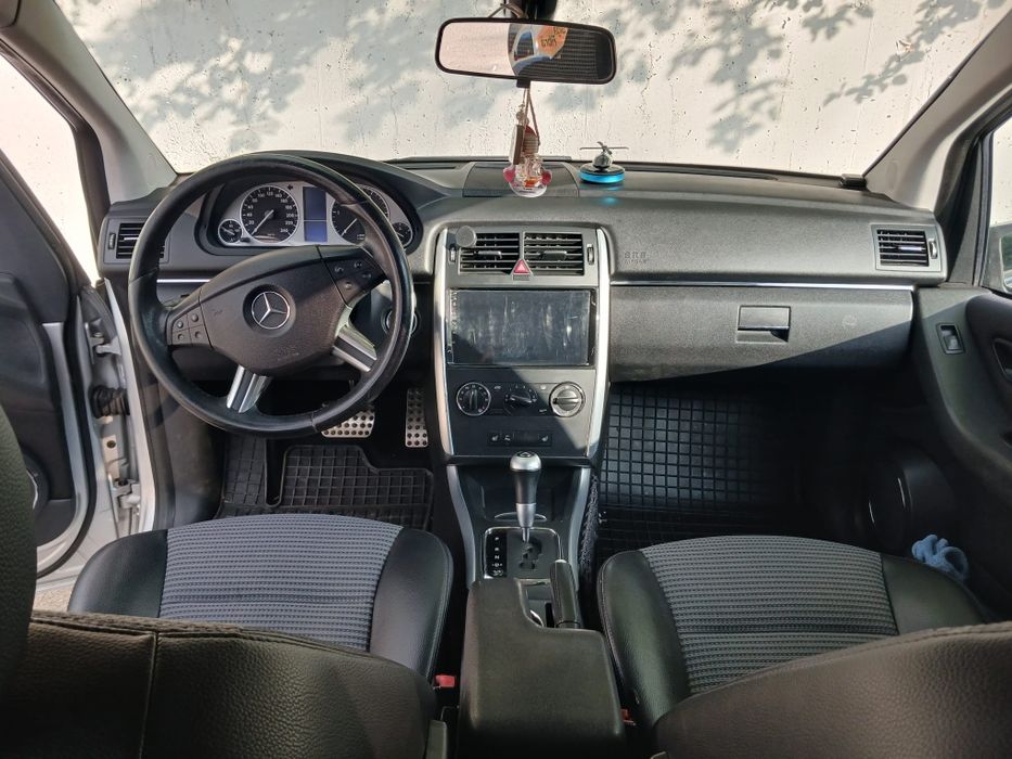 Mercedes-Benz B200