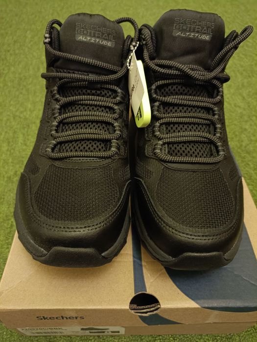 Продам кроссовки Skechers.