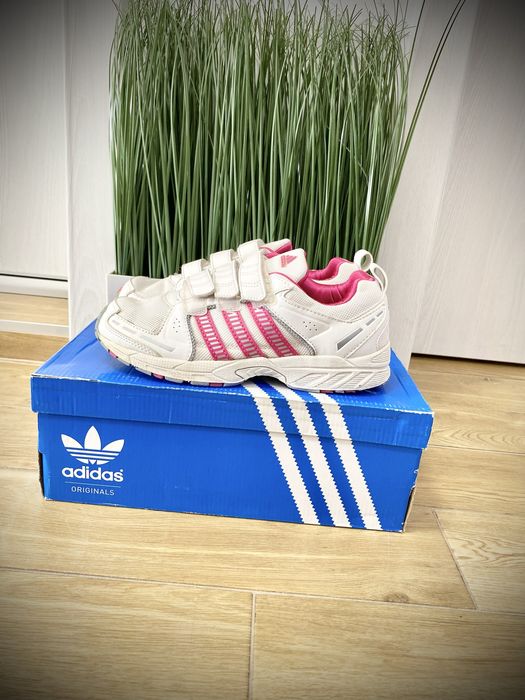 Маратонки “Adidas”-за момиче ,34номер
