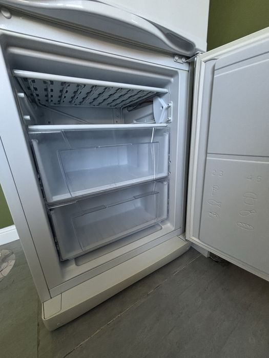 Продам холодильник INDEZIT
