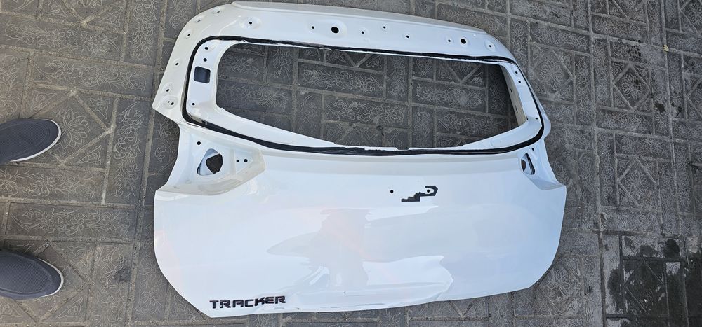 Tracker 2 orqa bagaji sotiladi