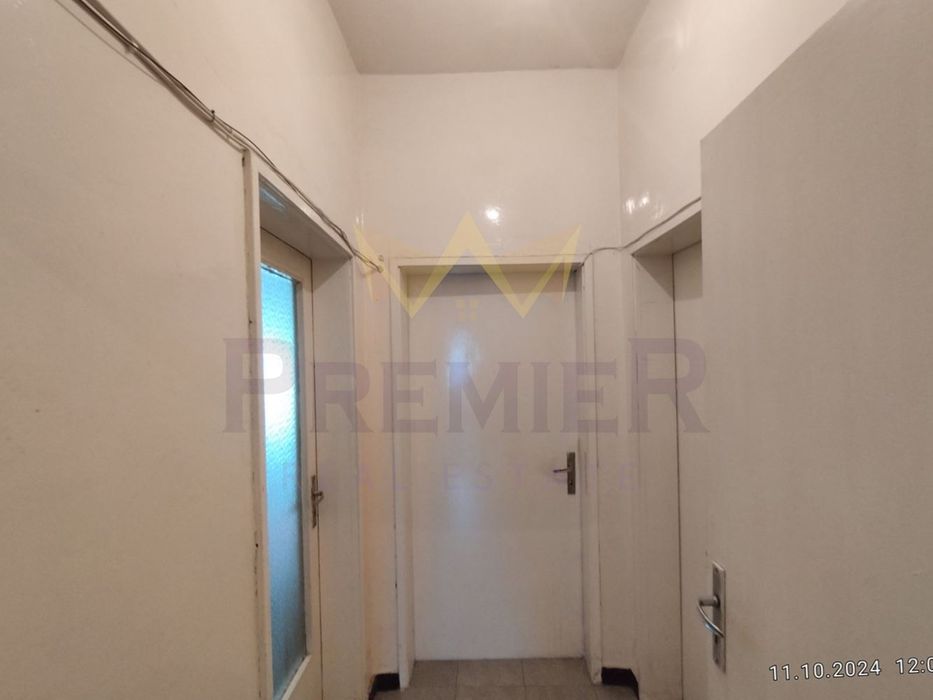 Продава се Четиристаен апартамент в Добрич, Център - 90 кв.м за 945 €/кв.м - Снимка #8