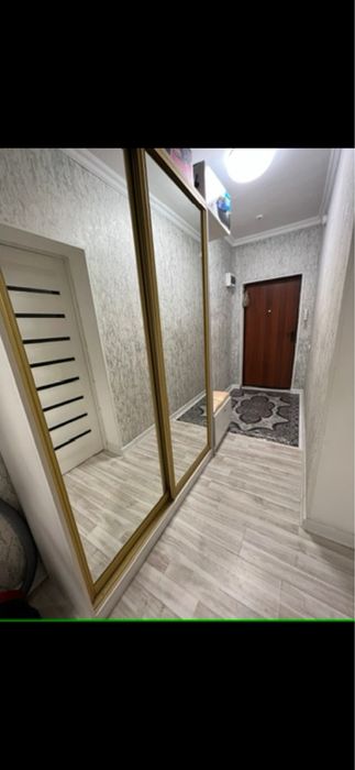 Продам прихожую с зеркалом за дешева