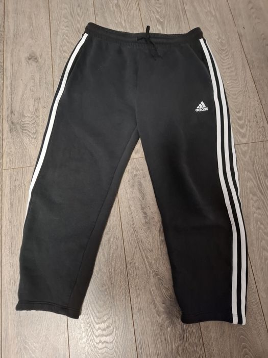 Vând pantaloni trening adidas