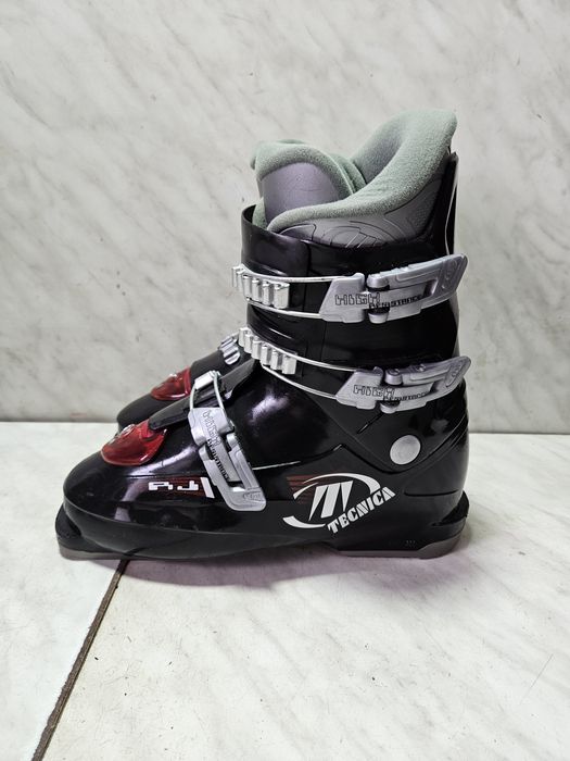 Clapari ski schi  Tecnica  mondo 24   corespunde mărimii 37