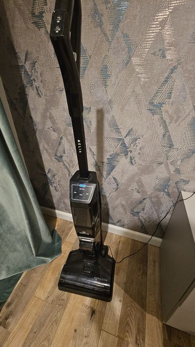 Вертикальный пылесос