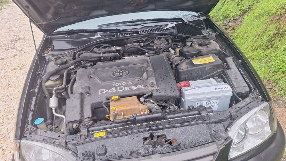 Лек автомобил Тойота Авенсис