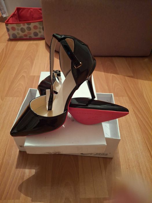 Туфли на шпильках