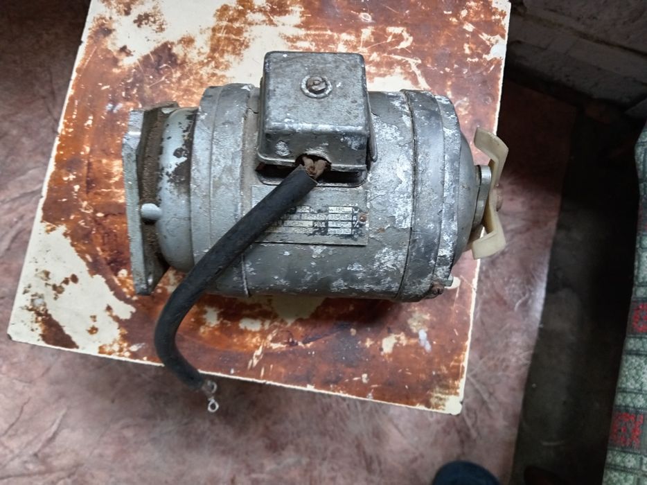 Продам электродвигатель, параметры на пластинке