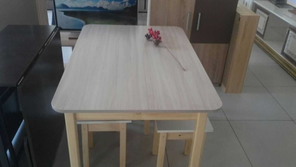 продам стол низ из дерева .верх из лдсп.