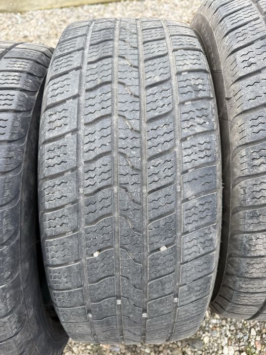 Vând Anvelope M+S 225/50 r17