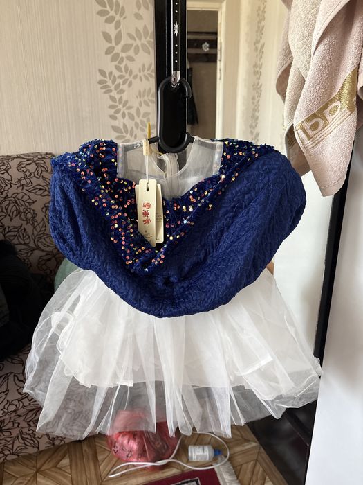 Продам красивое нарядное платье для девочки.