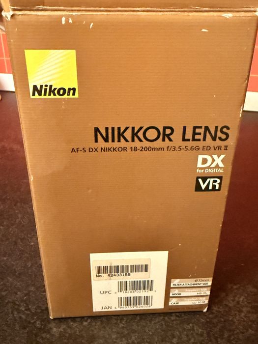 Nikon AF-S DX 18-200mm f 3.5-5.6G ED VR II, complet, în cutie