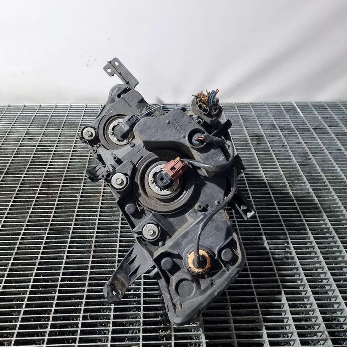 Far Stanga Mitsubishi Outlander 2009 - 2012 SUV 4 Usi (1411) Cu lupă