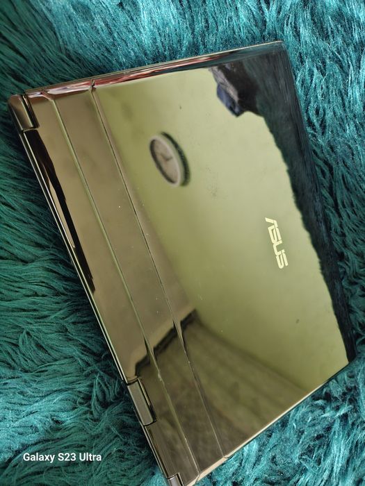 Продавам два лаптопа Asus и един DELL