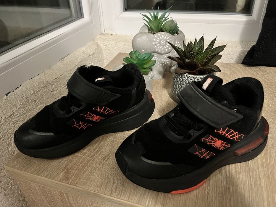 Adidas Marvel маратонки за момче 28