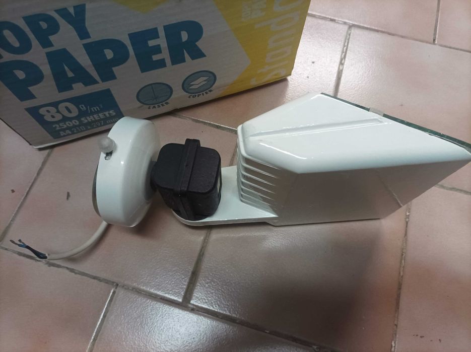 Метален халогенен прожектор. Български!