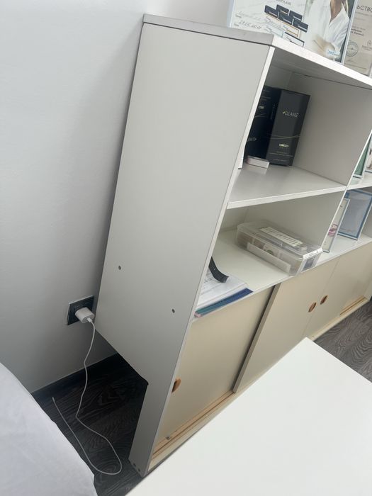 Офисный шкаф с полками