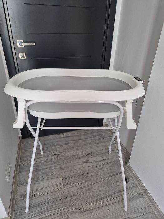 Vand cadita cu stativ pentru bebelusi