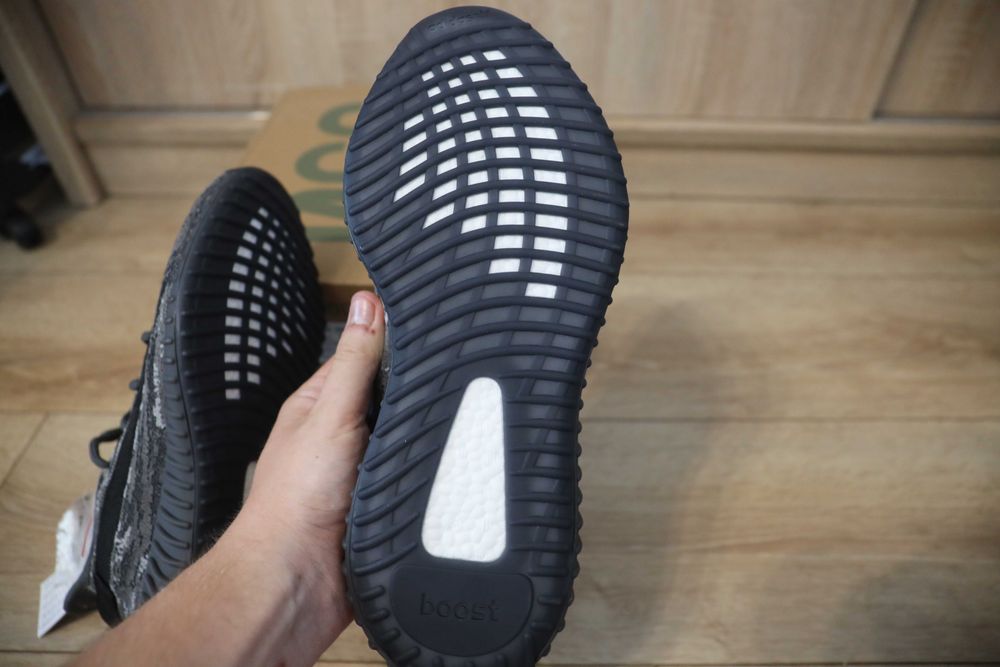 Yeezy 350 v2 Dark Salt 41