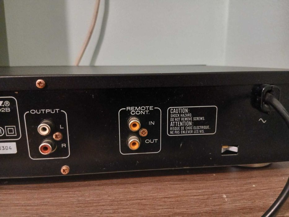 Тунер Marantz ,еквалайзер AKAI