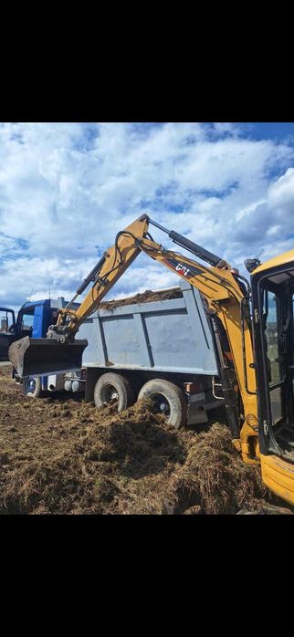 Miniexcavator Caterpillar 2005 – 3.200 kg, senile aproape noi