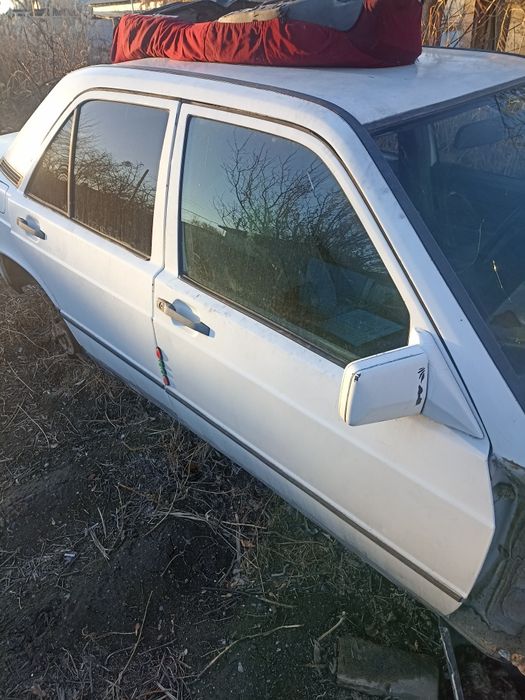 Мерседес190 W201 году 1988