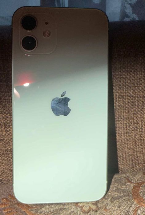 Продам Apple IPhone 12
