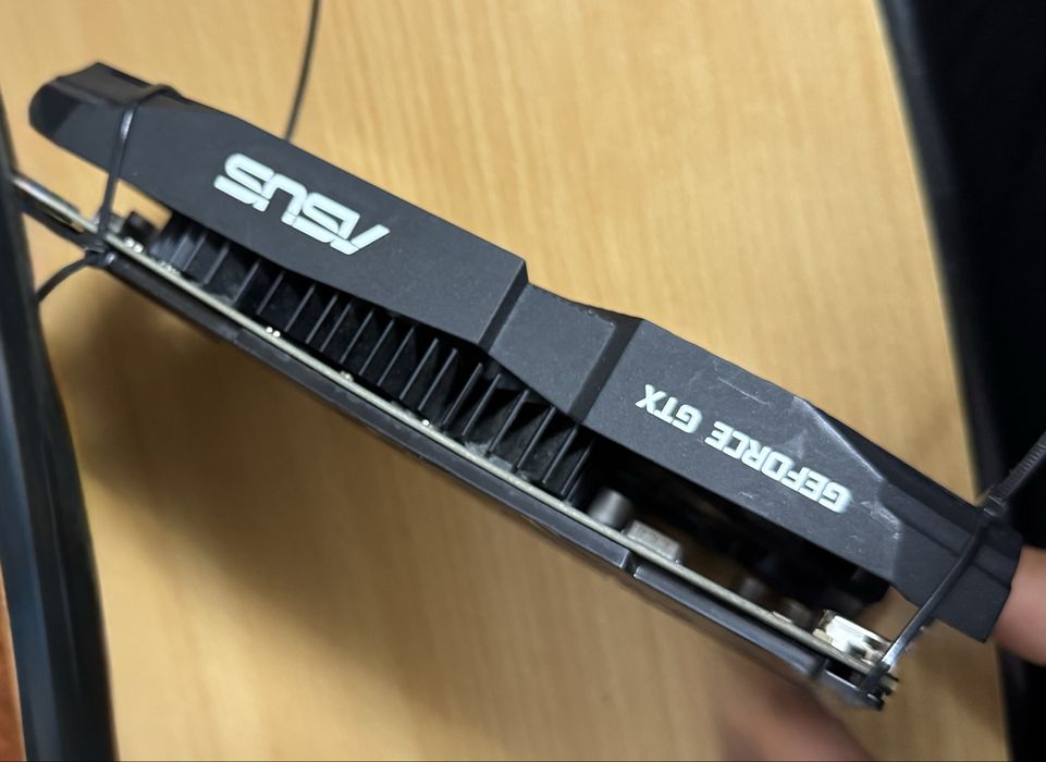 GTX 1050 TI  4GB Cerberus Functioneaza perfect. pret negociabil !!