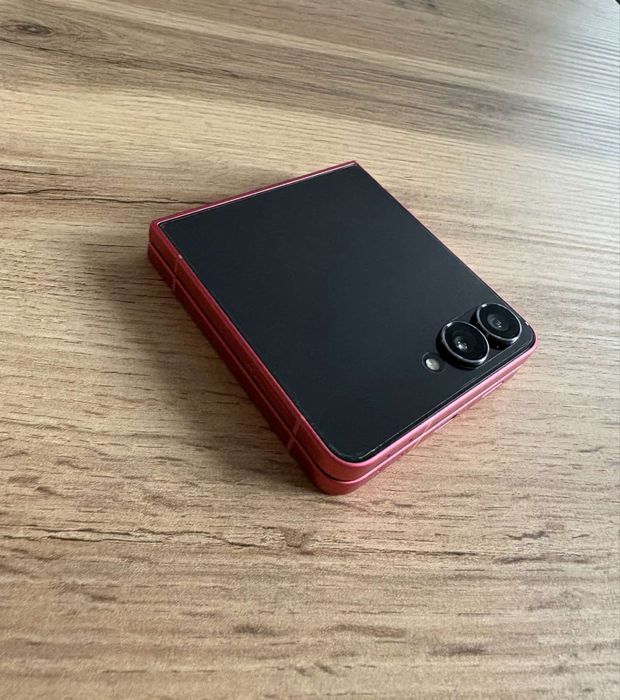 SAMSUNG GALAXY Z FLIP 7 256 GB с гаранция