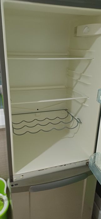 Продам двухкамерный холодильник