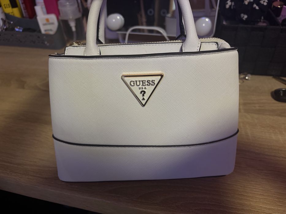 Дамска чанта Guess