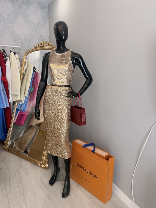 Vand manechine in perfecta stare. Fara defecte