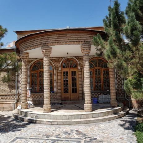 Продаётся дом 5 соток, 5 комнат, 250 кв.м., во дворе есть баня, бассей