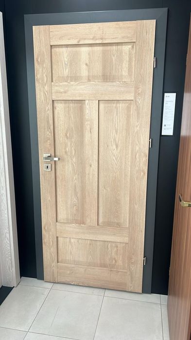 Uși interioare din lemn stratificat - stejar, cireș, pin, meranti, nuc