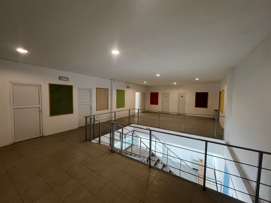 Showroom si Depozit